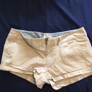 American Eagle shortie khaki shorts